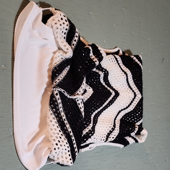 Black and White Chevron Knit Midi Dress - Picture 7 of 8